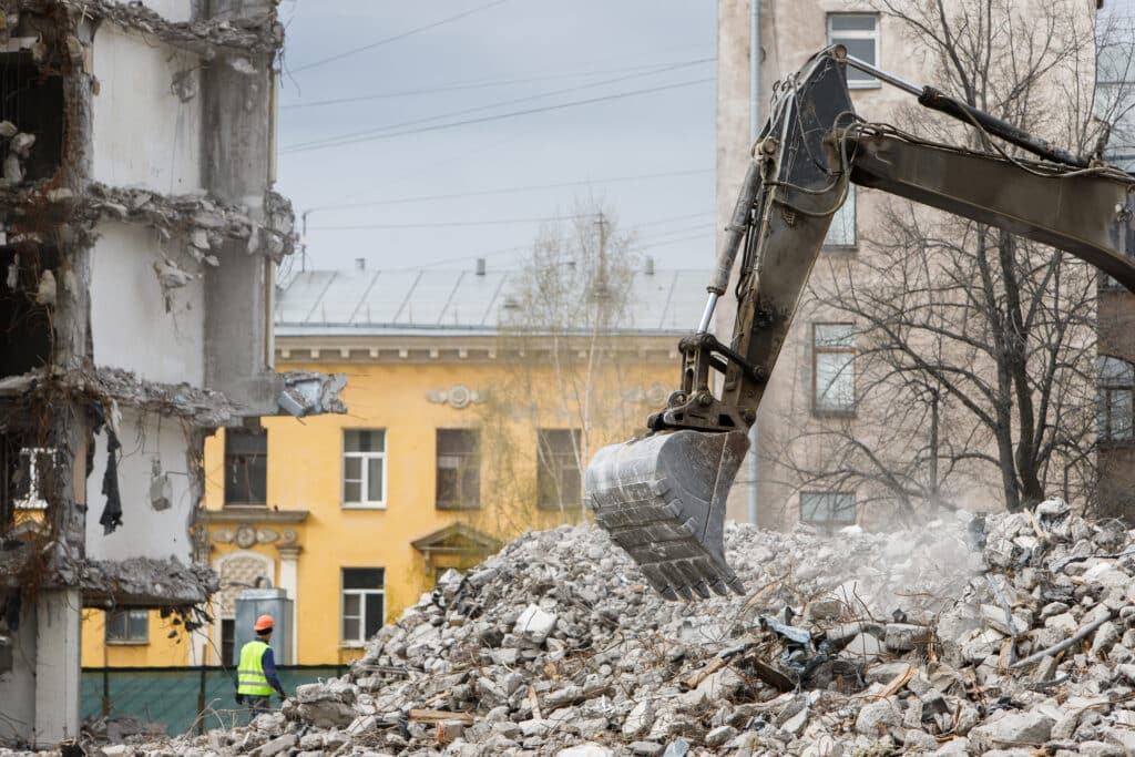 building-of-the-former-hotel-demolition