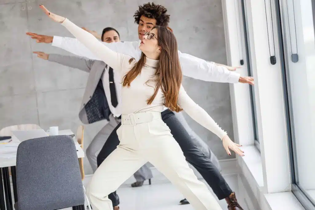 business-office-2023-11-27-05-27-35-utc_11zon