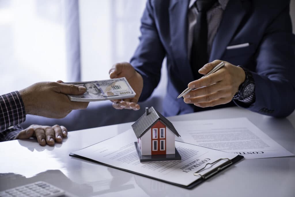 Real estate agents are analyzing insurance discounts. representative has successfully entered into a home loan agreement with the customer. make a deposit and sign the contract home insurance contract