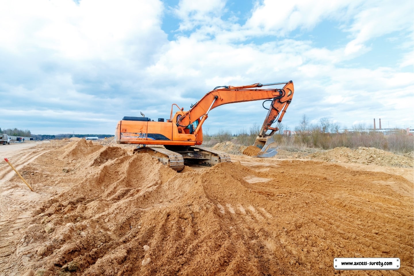At the building site, trenches are dug using an excavator.