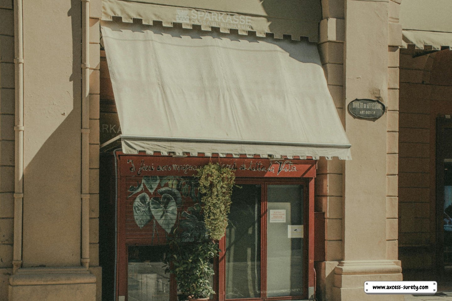 A structure having a big awning.