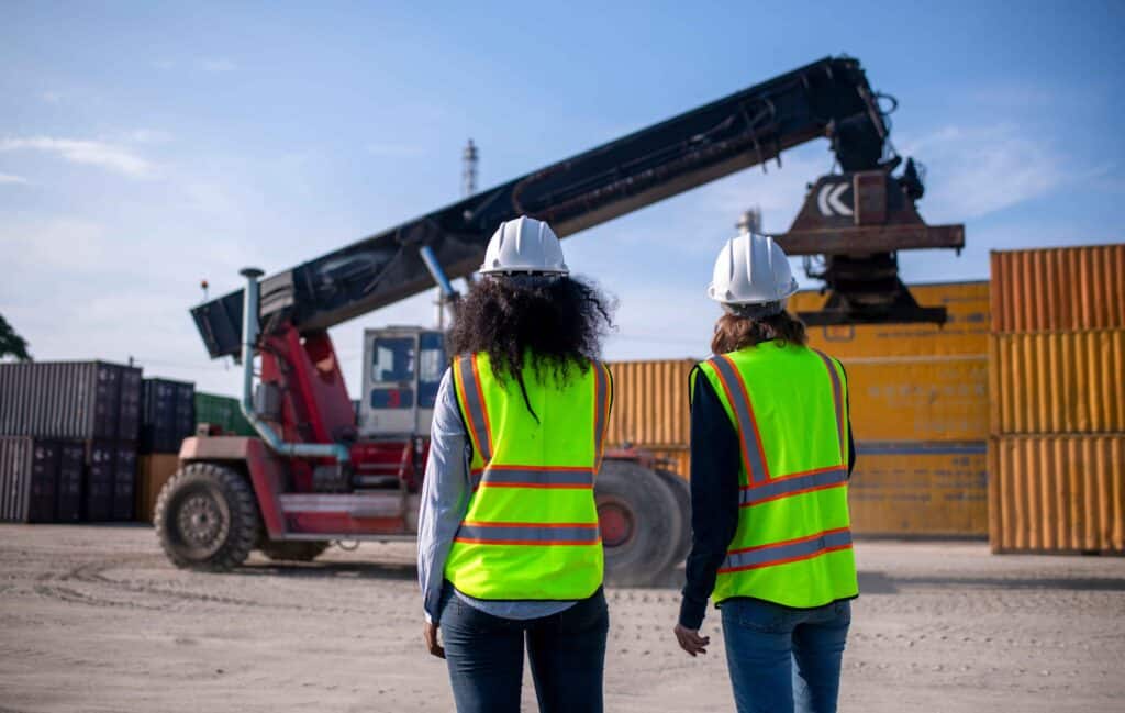 engineer-or-dockworker-working-in-the-construction-2024-10-28-21-16-22-utc_11zon