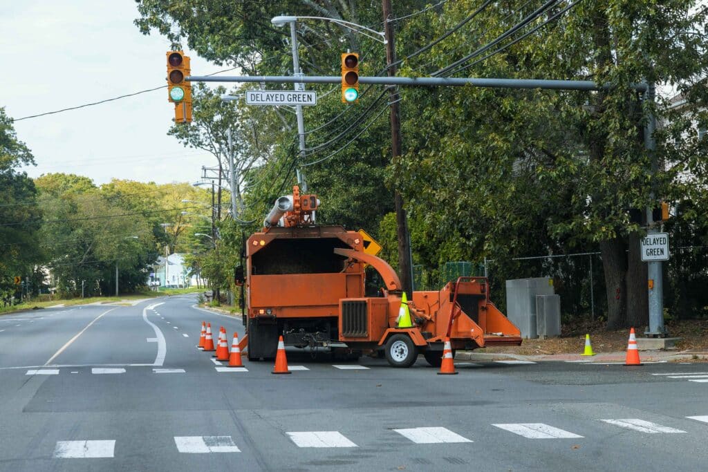 wood-chipper-machine-is-capable-of-releasing-groun-2024-01-16-18-04-37-utc_11zon