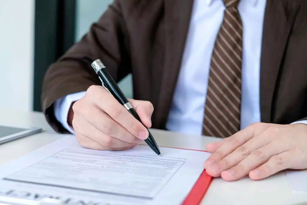 businessman-signing-the-agreement-in-the-contract-2023-11-27-05-13-57-utc_11zon